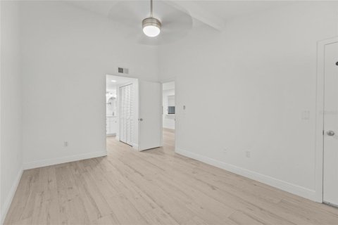 Купить кондоминиум в Сарасота, Флорида 7 комнат, 120.87м2, № 2216896 - фото 17