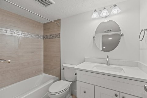 Купить кондоминиум в Сарасота, Флорида 7 комнат, 120.87м2, № 2216896 - фото 24
