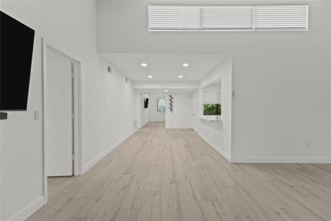 Купить кондоминиум в Сарасота, Флорида 7 комнат, 120.87м2, № 2216896 - фото 12