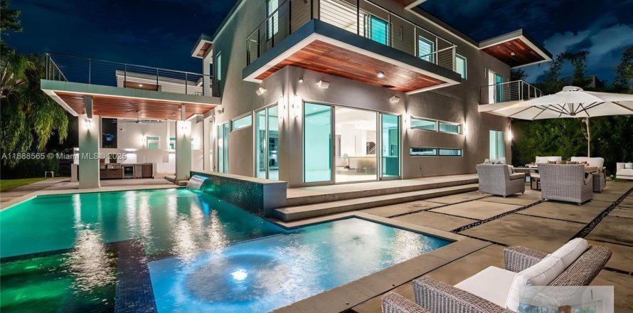 Villa ou maison à Pinecrest, Floride 6 chambres № 1941446