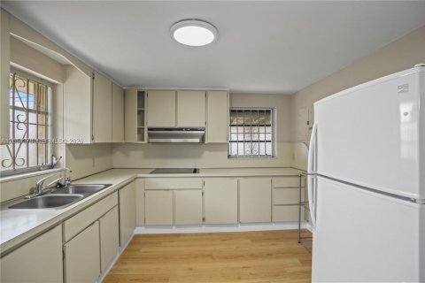Villa ou maison à vendre à Miami, Floride: 4 chambres, 120.03 m2 № 2076566 - photo 8