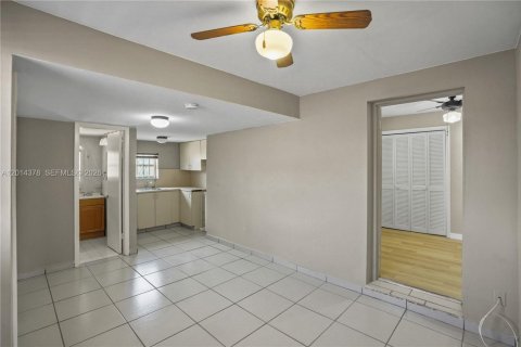 Villa ou maison à vendre à Miami, Floride: 4 chambres, 120.03 m2 № 2076566 - photo 21