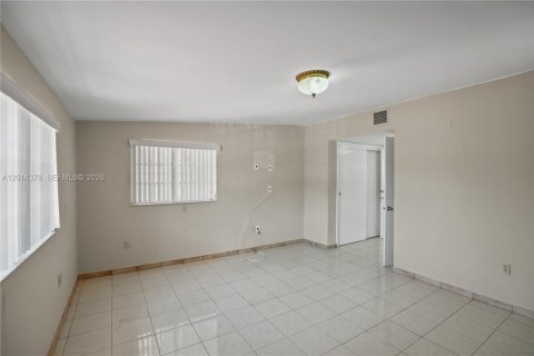 Villa ou maison à vendre à Miami, Floride: 4 chambres, 120.03 m2 № 2076566 - photo 14