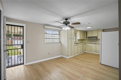 Villa ou maison à vendre à Miami, Floride: 4 chambres, 120.03 m2 № 2076566 - photo 7