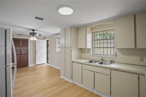 Villa ou maison à vendre à Miami, Floride: 4 chambres, 120.03 m2 № 2076566 - photo 9