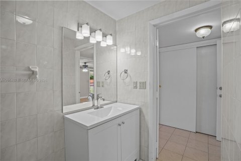 Villa ou maison à vendre à Miami, Floride: 4 chambres, 120.03 m2 № 2076566 - photo 12