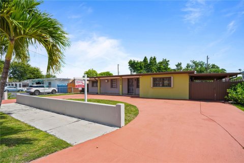 Villa ou maison à vendre à Miami, Floride: 4 chambres, 120.03 m2 № 2076566 - photo 3