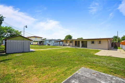 Villa ou maison à vendre à Miami, Floride: 4 chambres, 120.03 m2 № 2076566 - photo 30