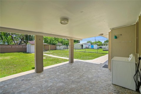 Villa ou maison à vendre à Miami, Floride: 4 chambres, 120.03 m2 № 2076566 - photo 26
