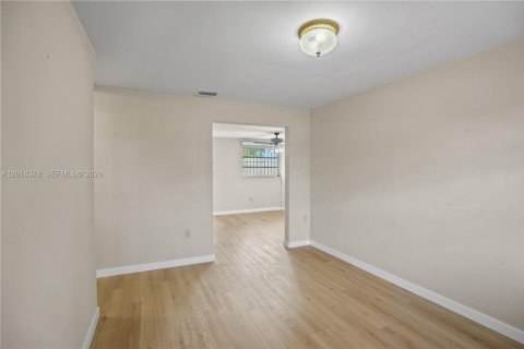 Villa ou maison à vendre à Miami, Floride: 4 chambres, 120.03 m2 № 2076566 - photo 5