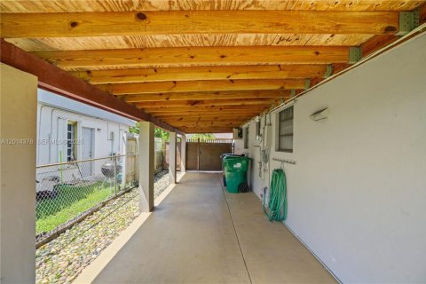 Villa ou maison à vendre à Miami, Floride: 4 chambres, 120.03 m2 № 2076566 - photo 27