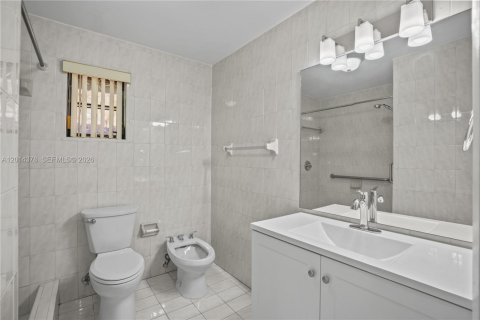 Villa ou maison à vendre à Miami, Floride: 4 chambres, 120.03 m2 № 2076566 - photo 10