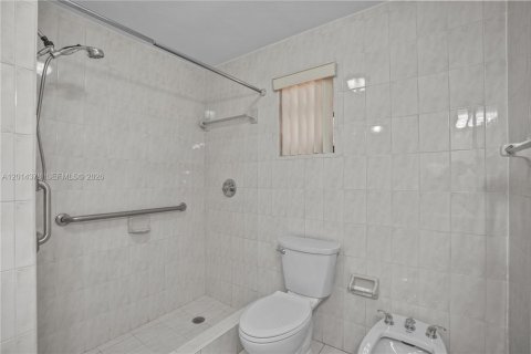 Villa ou maison à vendre à Miami, Floride: 4 chambres, 120.03 m2 № 2076566 - photo 11