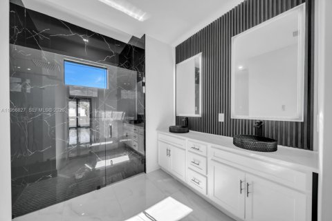 Casa en venta en Lehigh Acres, Florida, 4 dormitorios, 181.16 m2 № 2022180 - foto 9