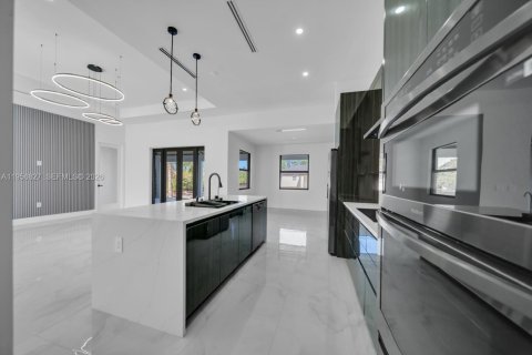 Casa en venta en Lehigh Acres, Florida, 4 dormitorios, 181.16 m2 № 2022180 - foto 5