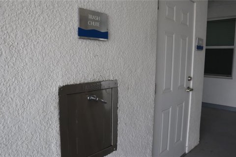 Купить кондоминиум в Киссимми, Флорида 4 комнаты, 104.61м2, № 2098042 - фото 2