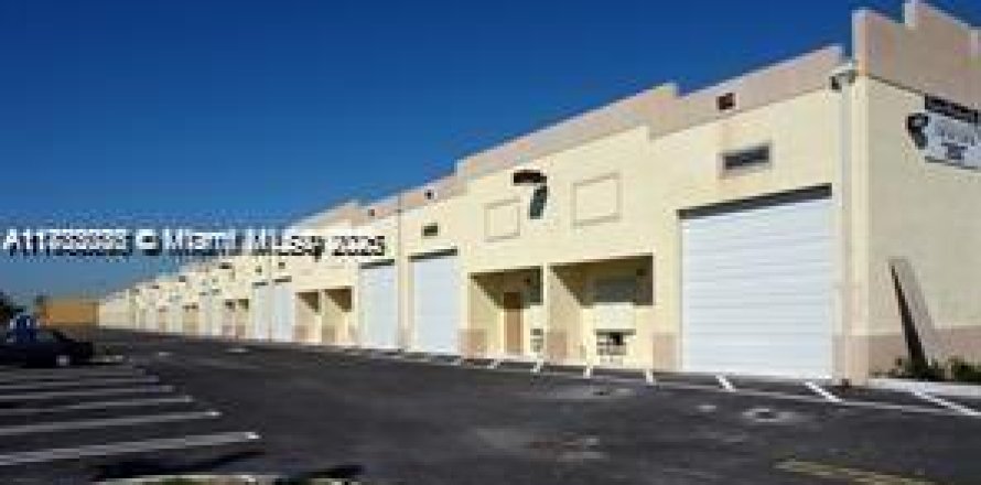 Propiedad comercial en Miami, Florida № 1934588