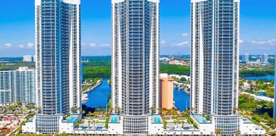 Condo à Sunny Isles Beach, Floride, 3 chambres  № 1711993