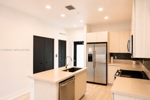 Copropriété à louer à Doral, Floride: 3 chambres, 104.89 m2 № 2248982 - photo 5