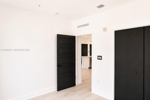 Copropriété à louer à Doral, Floride: 3 chambres, 104.89 m2 № 2248982 - photo 15