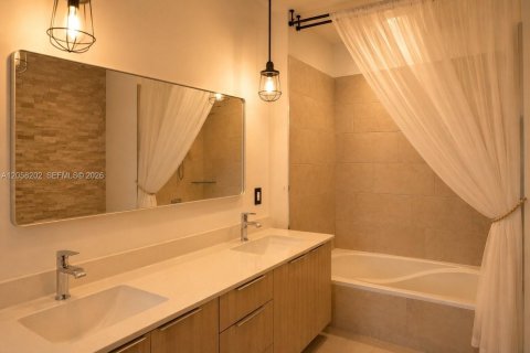 Copropriété à louer à Doral, Floride: 3 chambres, 104.89 m2 № 2248982 - photo 12