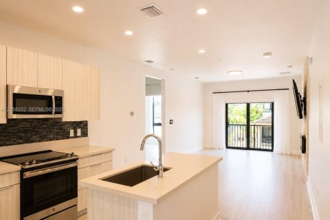Copropriété à louer à Doral, Floride: 3 chambres, 104.89 m2 № 2248982 - photo 2