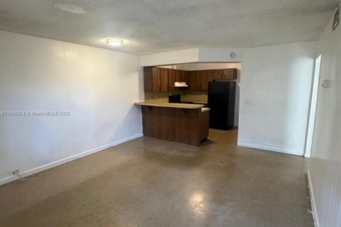 Casa en alquiler en Riviera Beach, Florida, 2 dormitorios, 274.8 m2 № 1840780 - foto 2
