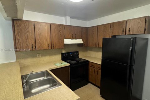 Casa en alquiler en Riviera Beach, Florida, 2 dormitorios, 274.8 m2 № 1840780 - foto 3