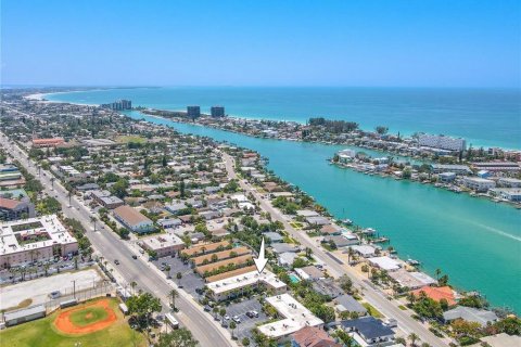 Condo in Saint Pete Beach, Florida, 2 bedrooms  № 2283357