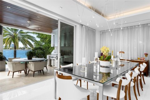 House in Miami Beach, Florida 5 bedrooms, 448.44 sq.m. № 1708640 - photo 29