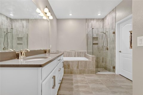 House in Winter Garden, Florida 4 bedrooms, 358.7 sq.m. № 1908160 - photo 12