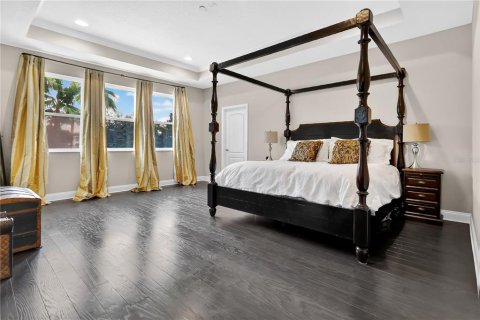 House in Winter Garden, Florida 4 bedrooms, 358.7 sq.m. № 1908160 - photo 13