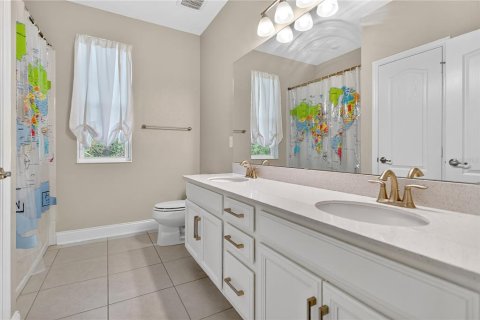 House in Winter Garden, Florida 4 bedrooms, 358.7 sq.m. № 1908160 - photo 18