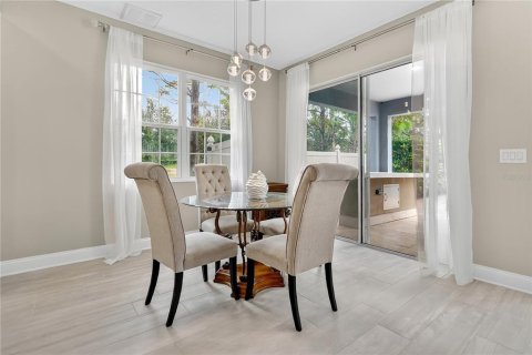House in Winter Garden, Florida 4 bedrooms, 358.7 sq.m. № 1908160 - photo 8