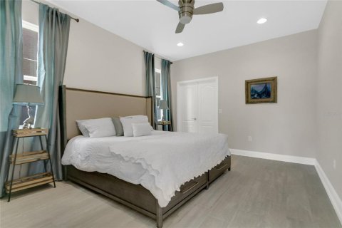 House in Winter Garden, Florida 4 bedrooms, 358.7 sq.m. № 1908160 - photo 11