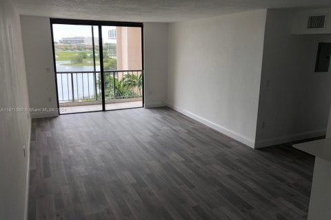 Copropriété à vendre à Miami, Floride: 2 chambres, 84.91 m2 № 1938627 - photo 1