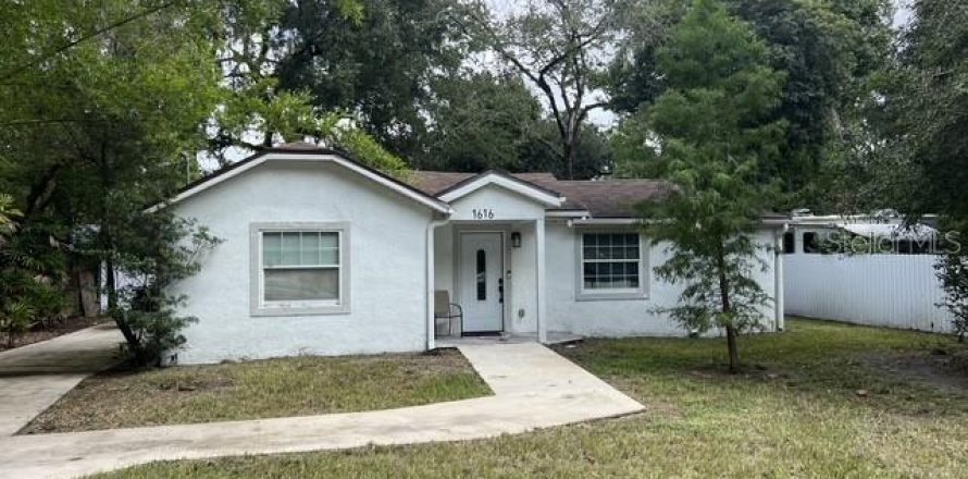 House in Tampa, Florida 3 bedrooms, 148.64 sq.m. № 2352295