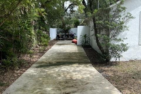 House in Tampa, Florida 3 bedrooms, 148.64 sq.m. № 2352295 - photo 17