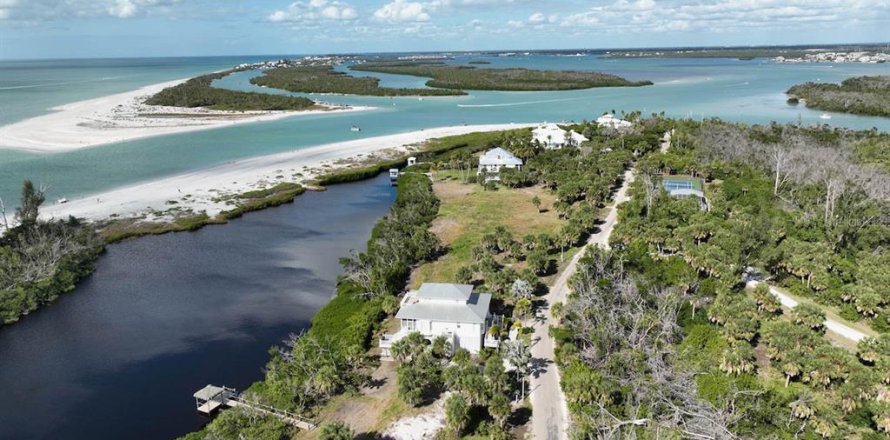 Land in Placida, Florida № 994833