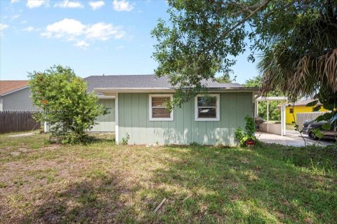 House in St. Lucie, Florida 3 bedrooms, 154.96 sq.m. № 1798910 - photo 4