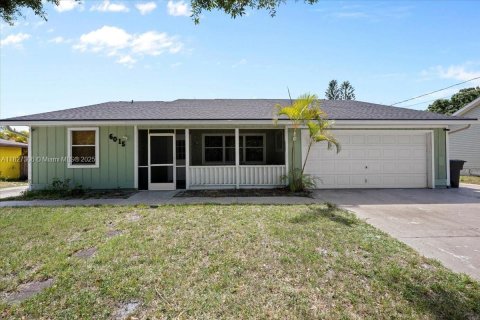 House in St. Lucie, Florida 3 bedrooms, 154.96 sq.m. № 1798910 - photo 2