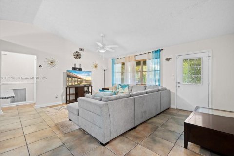 House in St. Lucie, Florida 3 bedrooms, 154.96 sq.m. № 1798910 - photo 10