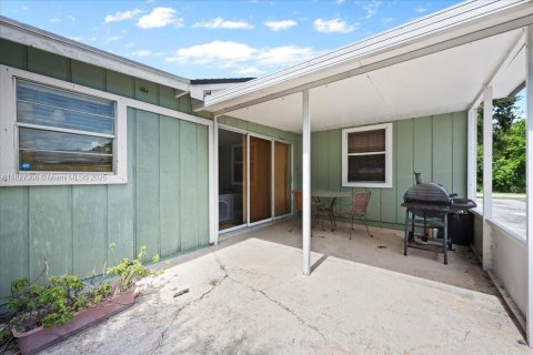 House in St. Lucie, Florida 3 bedrooms, 154.96 sq.m. № 1798910 - photo 6