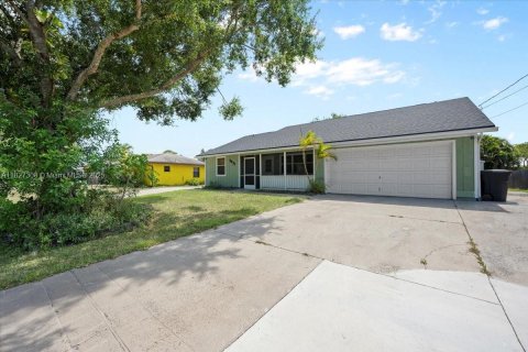 House in St. Lucie, Florida 3 bedrooms, 154.96 sq.m. № 1798910 - photo 3