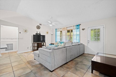 House in St. Lucie, Florida 3 bedrooms, 154.96 sq.m. № 1798910 - photo 9