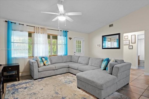 House in St. Lucie, Florida 3 bedrooms, 154.96 sq.m. № 1798910 - photo 13