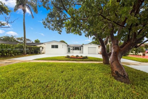 Casa en Hollywood, Florida 4 dormitorios, 194.17 m2 № 2374343