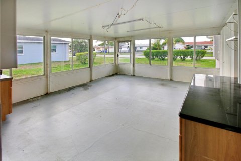 House in North Lauderdale, Florida 4 bedrooms, 139.35 sq.m. № 1231361 - photo 1