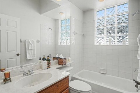 House in Sarasota, Florida 4 bedrooms, 268.95 sq.m. № 2130951 - photo 21