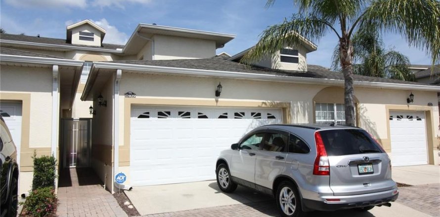 Townhouse in Clermont, Florida 4 bedrooms, 190.26 sq.m. № 2389232